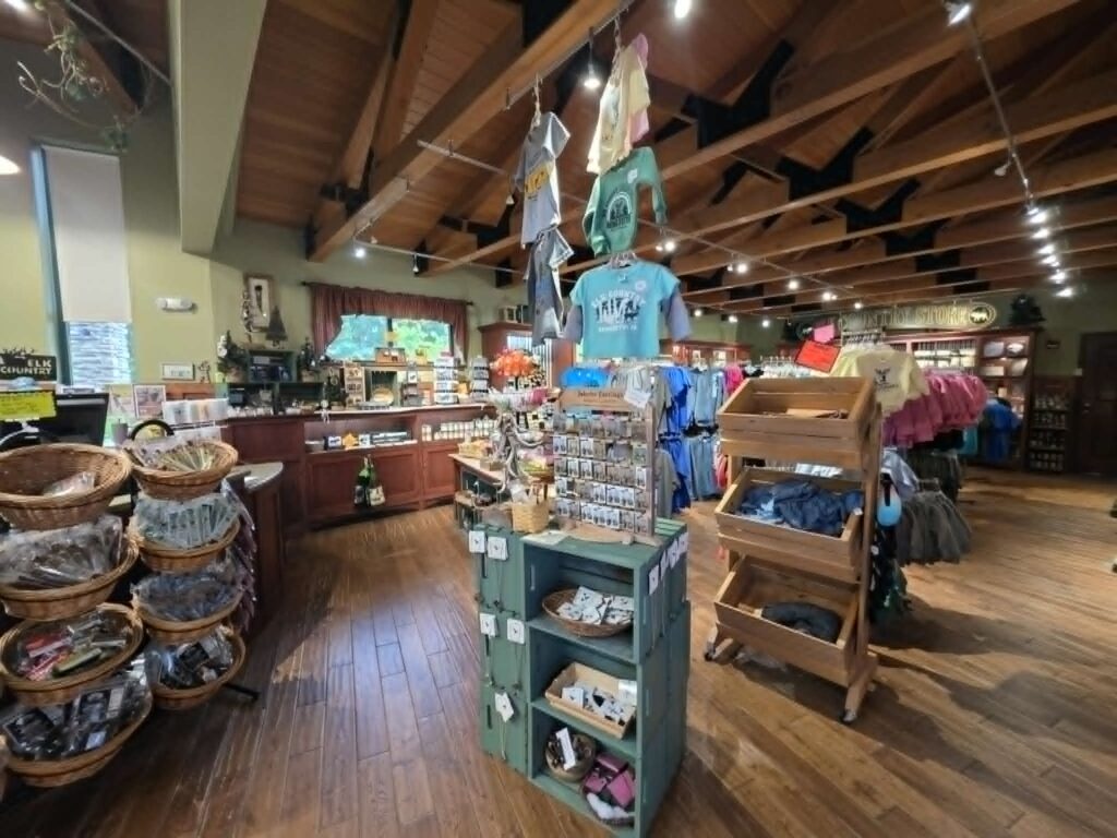 Elk Country Visitor Center Gift Shop, Open to the public