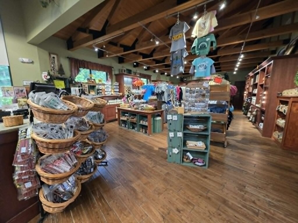 Elk Country Visitor Center Gift Shop, Open to the public